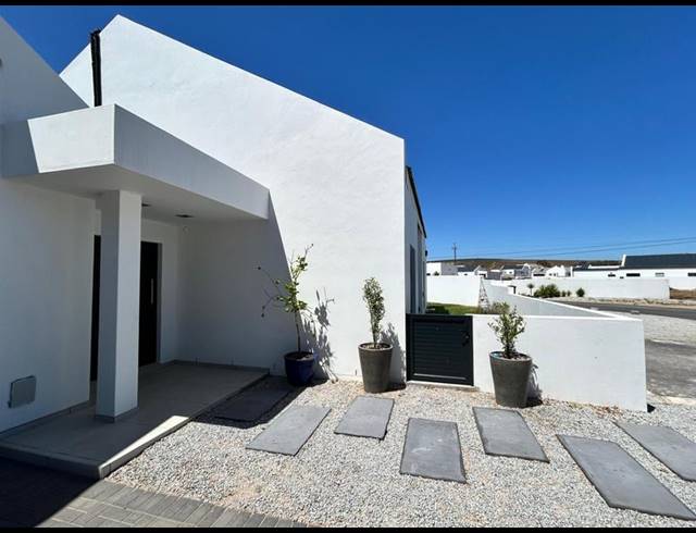 3 BEDROOM HOUSE FOR SALE IN GOLDEN MILE